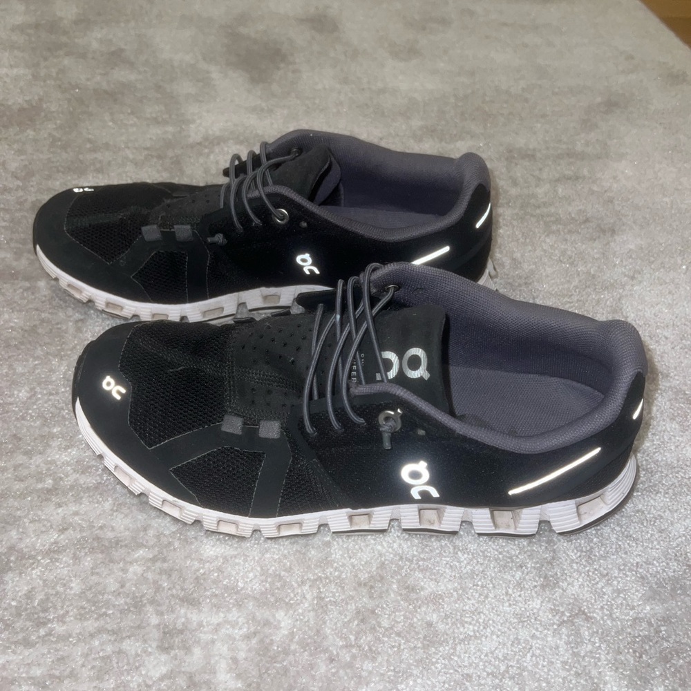 On Cloud women’s slip on sneakers